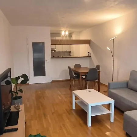 Mindestbuchung 3 Monate!!! Optimal Gelegen In Ni, Nur 10 Km Nach Frankfurt Main Und Zum Flughafen Apartment