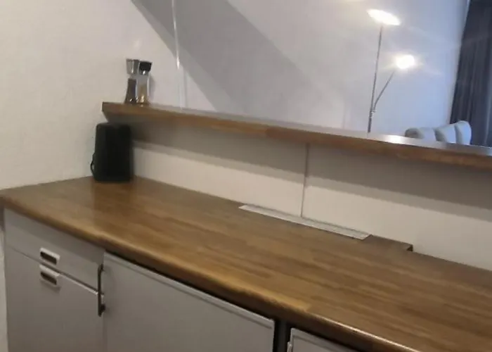 Apartment Mindestbuchung 3 Monate!!! Optimal Gelegen In Ni, Nur 10 Km Nach Frankfurt Main Und Zum Flughafen *